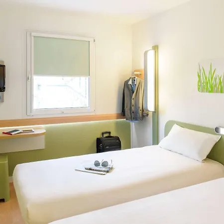 Ibis Budget Manosque Cadarache Esterno foto