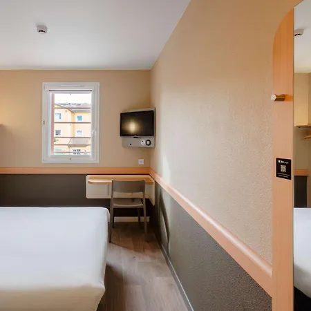 Ibis Budget Manosque Cadarache Esterno foto
